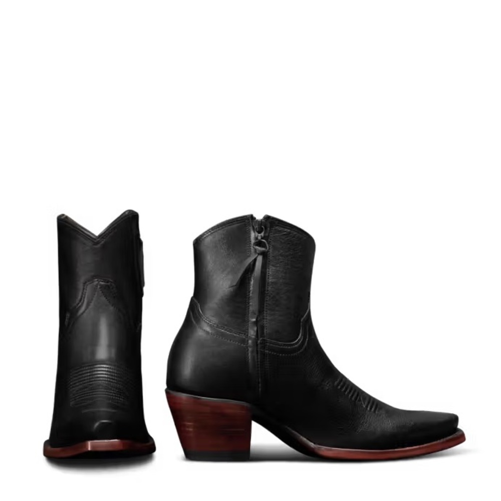 The Daisy in Midnight Calfskin.